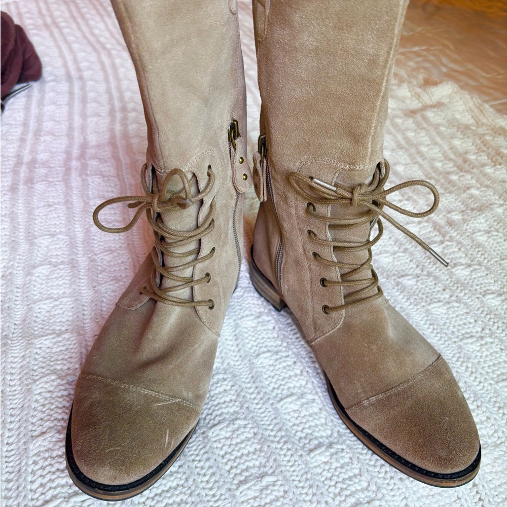 Chocolat Blu Women's Tan Lace-Up Boots